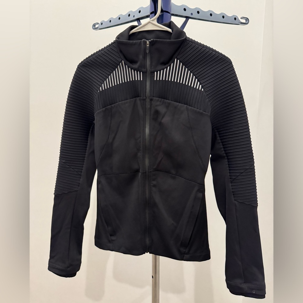 Lululemon 4 chill going strong jacket Size 6
